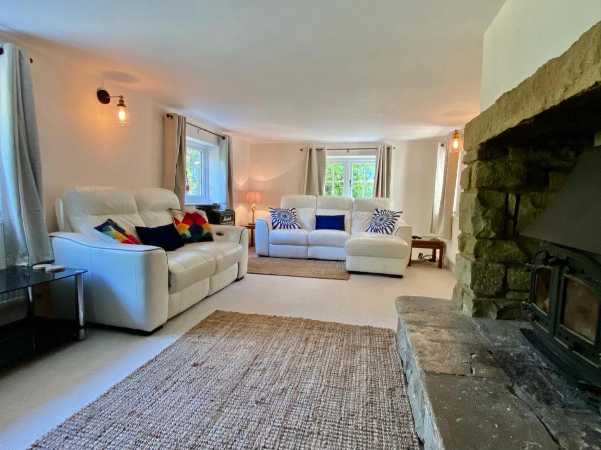 Vakantiehuis Beautiful Character 5 Bedroom Dorset Thatched - Great Location - Garden - Parking - Fast Wifi - Smart Tv - Newly Decorated - Sleeps Up To 10! Only 18 Mins Drive To Sandbanks Beach! Close To Bournemouth & Poole Wimborne Minster