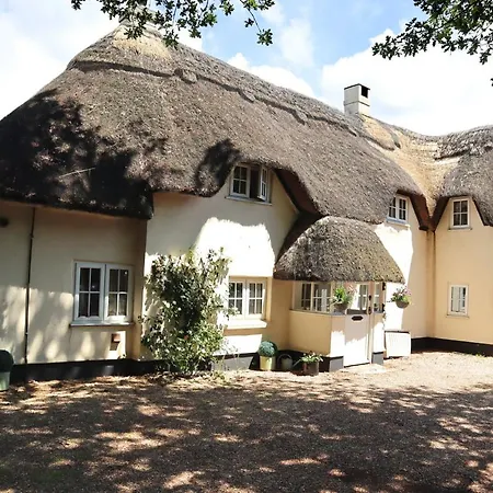 Dorset Thatch Retreat: Spacious Family Cottage with Garden and Beach Access Wimborne Minster Exterior photo