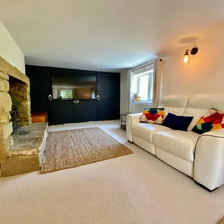 Dorset Thatch Retreat: Spacious Family Cottage with Garden and Beach Access Wimborne Minster Exterior photo