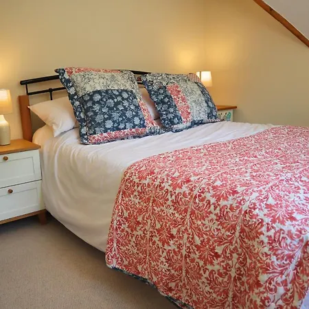 Dorset Thatch Retreat: Spacious Family Cottage with Garden and Beach Access Wimborne Minster Exterior photo