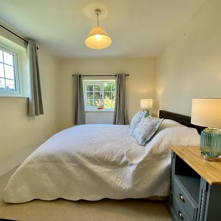 Dorset Thatch Retreat: Spacious Family Cottage with Garden and Beach Access Wimborne Minster Exterior photo