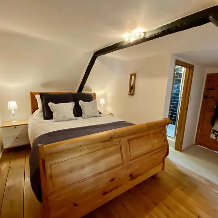Dorset Thatch Retreat: Spacious Family Cottage with Garden and Beach Access Wimborne Minster Exterior photo