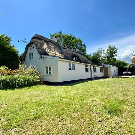 Dorset Thatch Retreat: Spacious Family Cottage with Garden and Beach Access Wimborne Minster Exterior photo